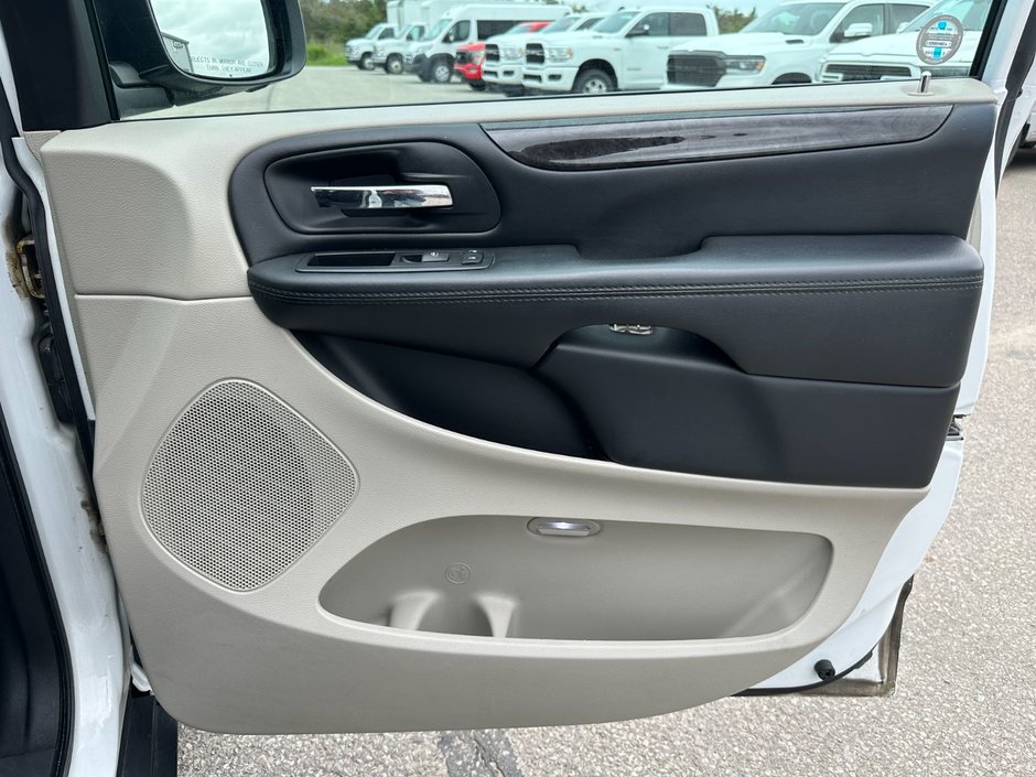 2019 Dodge Grand Caravan SXT 2WD-19