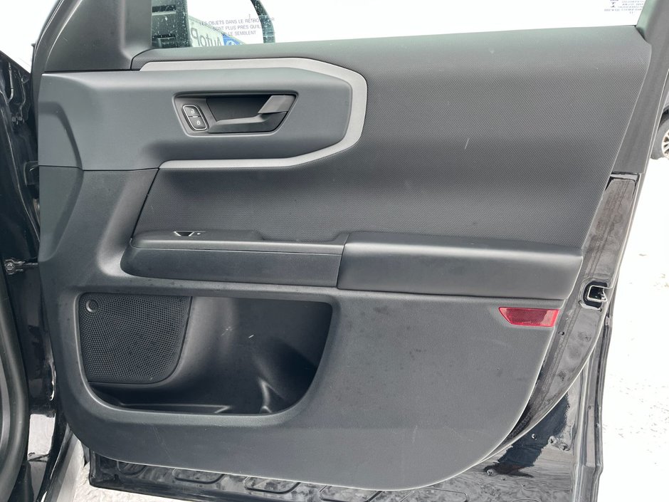2022 Ford BRONCO SPORT Outer Banks 4X4-17