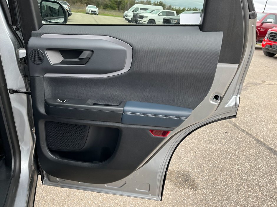2023 Ford BRONCO SPORT Outer Banks 4x4-15