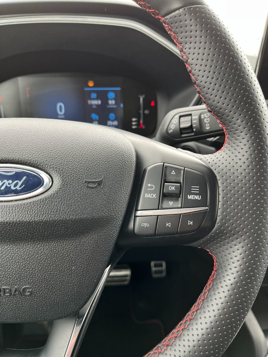2023 Ford Escape ST-Line-24