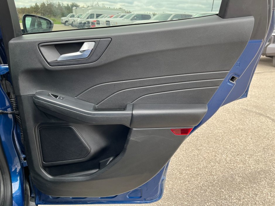 2023 Ford Escape ST-Line-15