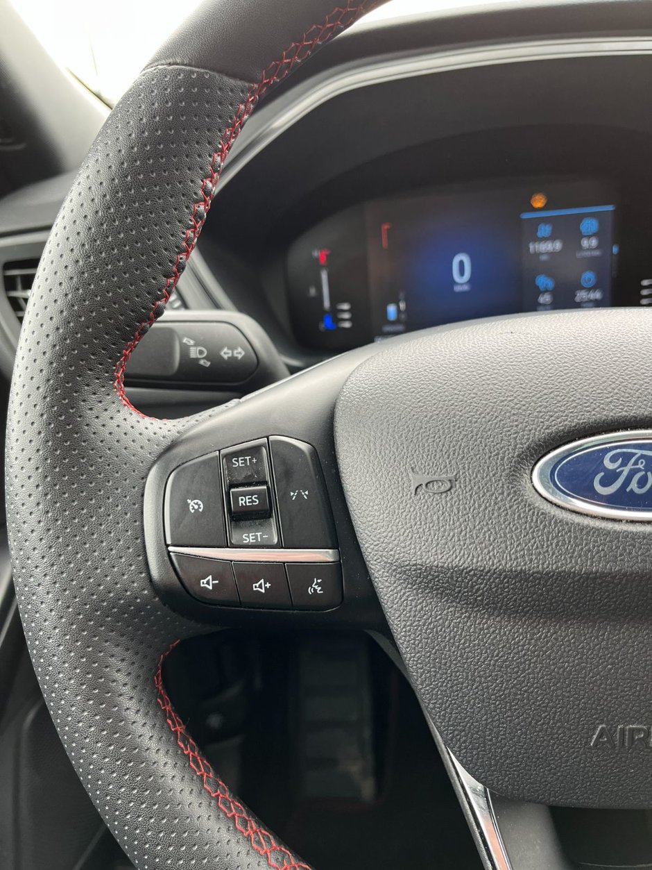 2023 Ford Escape ST-Line-22