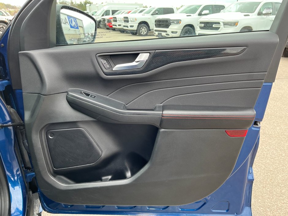 2023 Ford Escape ST-Line-17