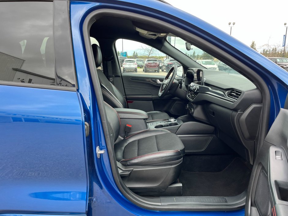 2023 Ford Escape ST-Line-18