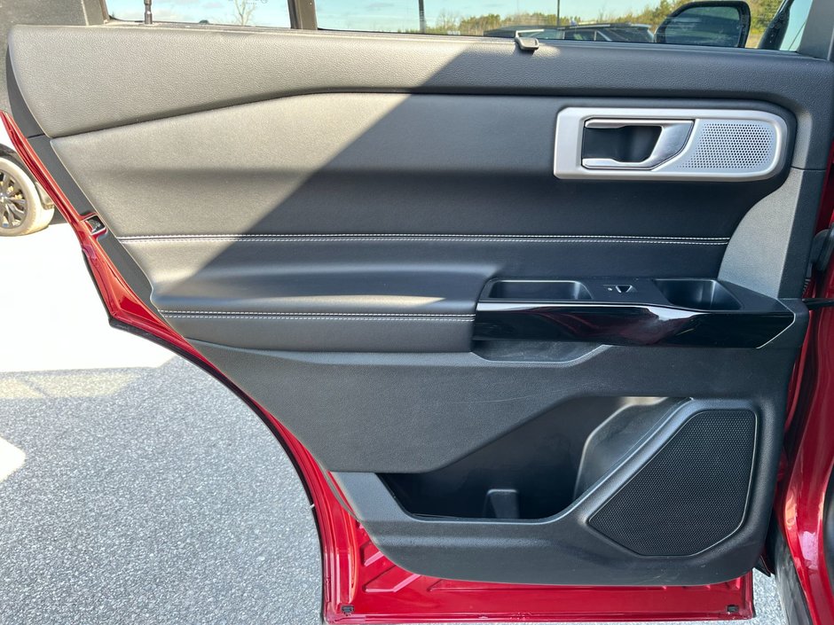 2021 Ford Explorer ST AWD-11