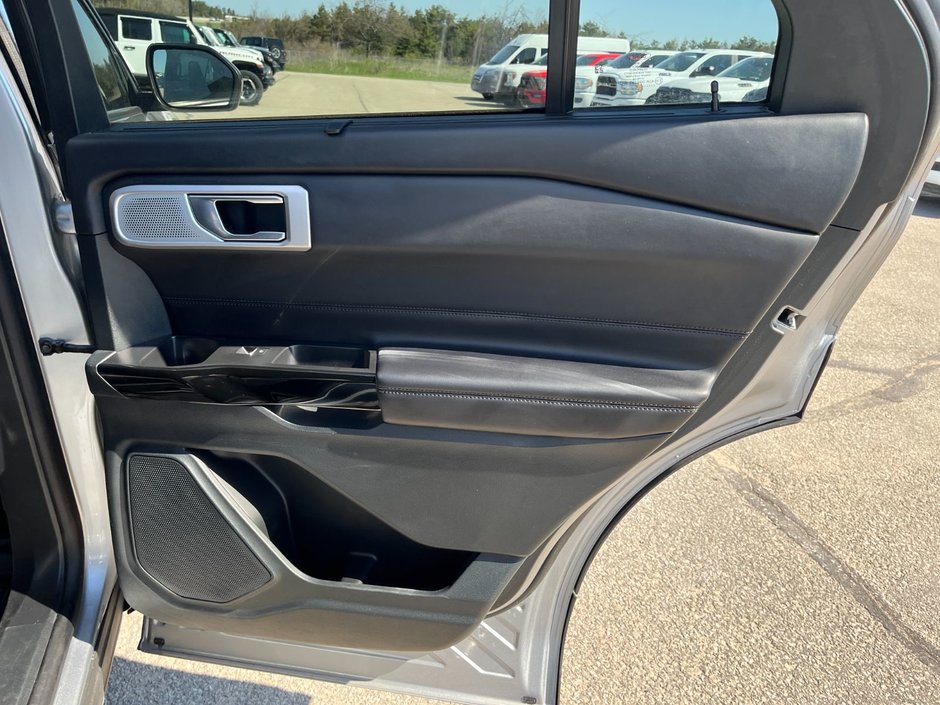 2021 Ford Explorer Platinum-18