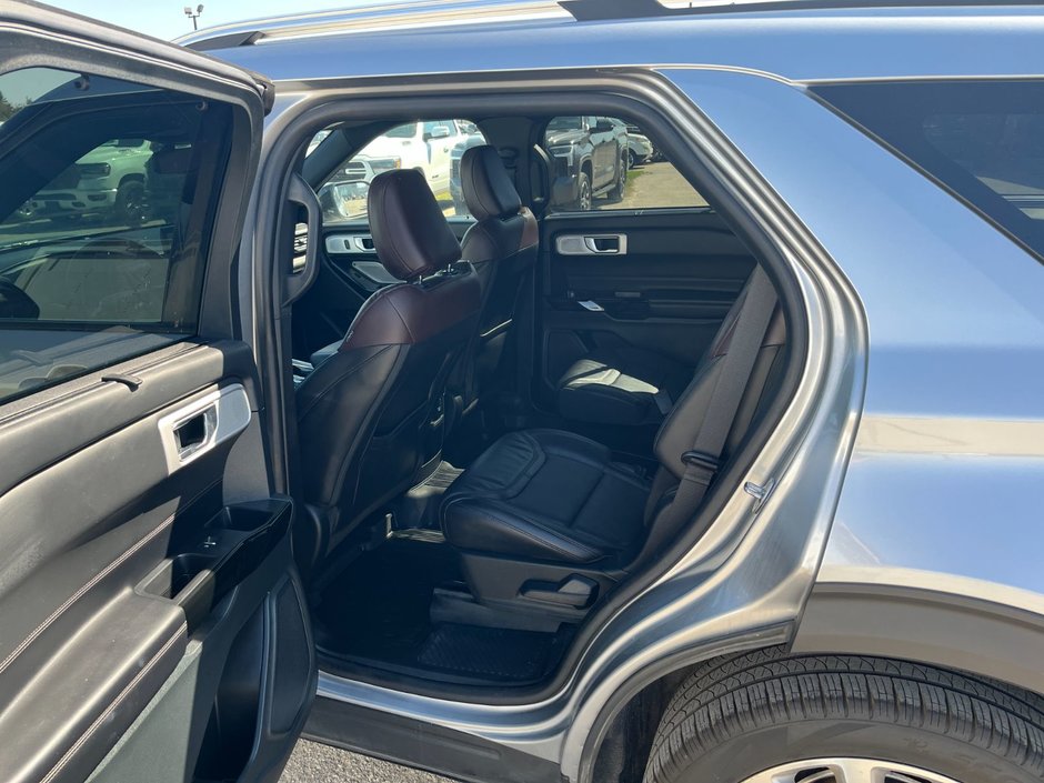 2021 Ford Explorer Platinum-12