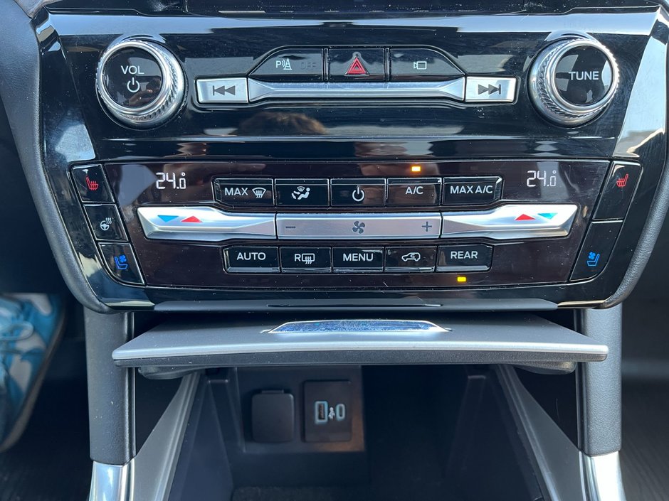 2021 Ford Explorer Platinum-30