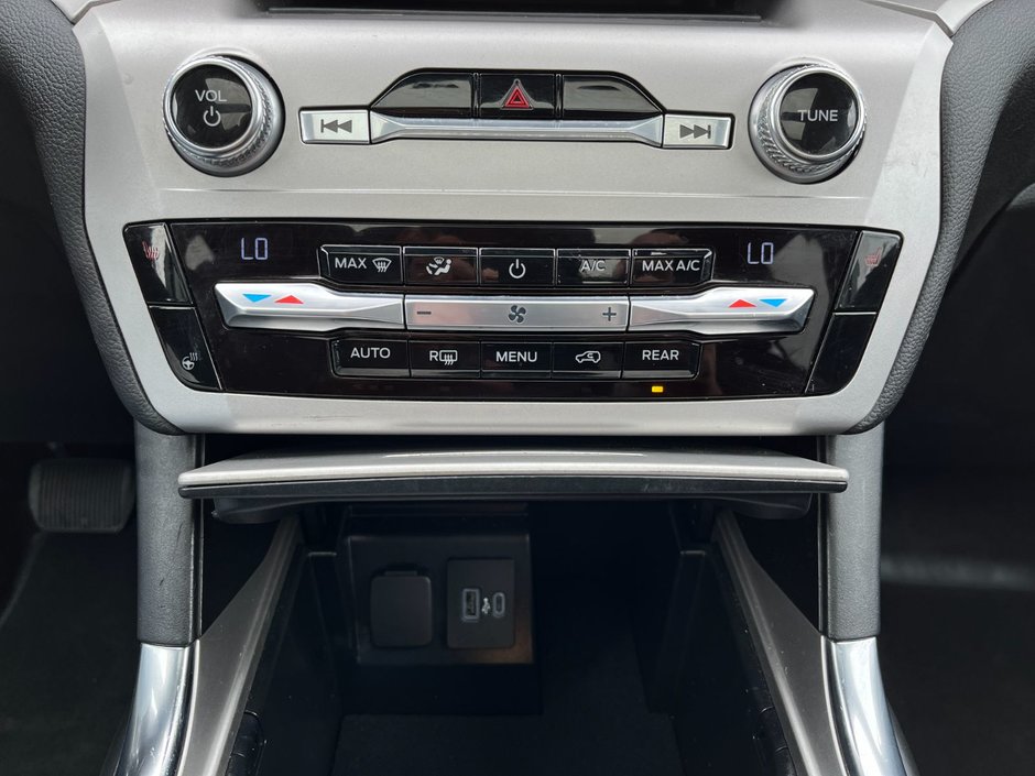 2021 Ford Explorer XLT 4WD-32