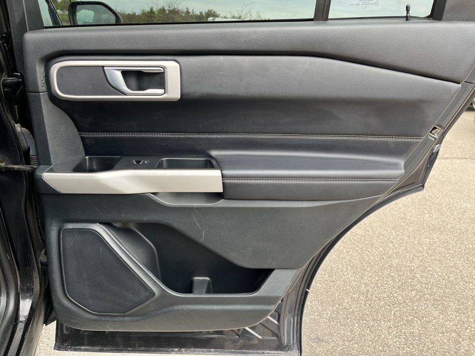 2021 Ford Explorer XLT 4WD-17