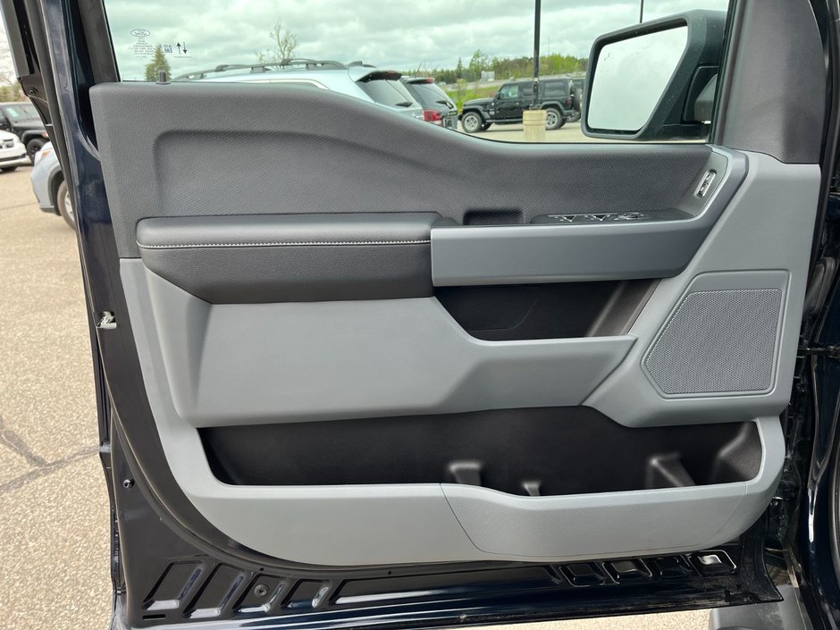 2023 Ford F-150 XLT 4WD Super Crew 5'5 Box-8