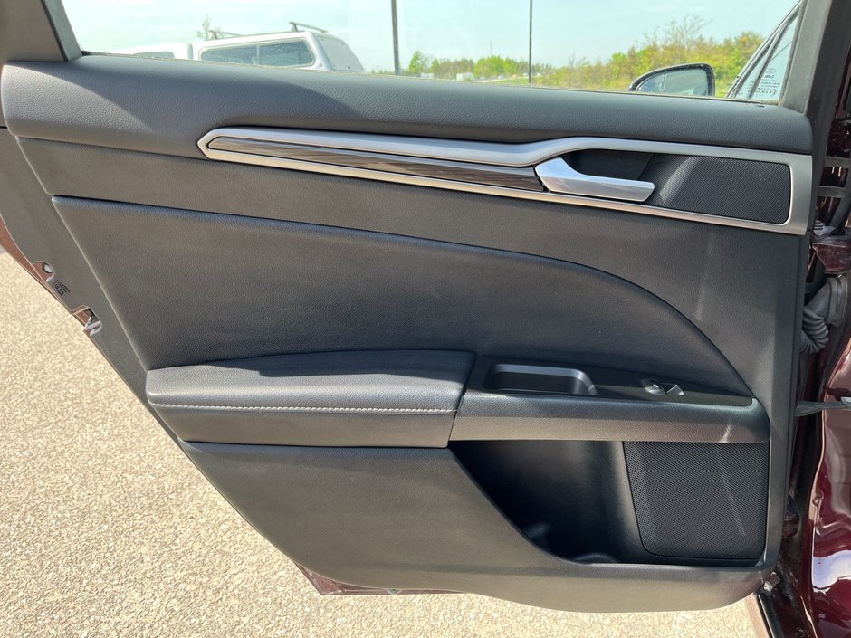 2017 Ford Fusion 4dr Sdn SE AWD-12