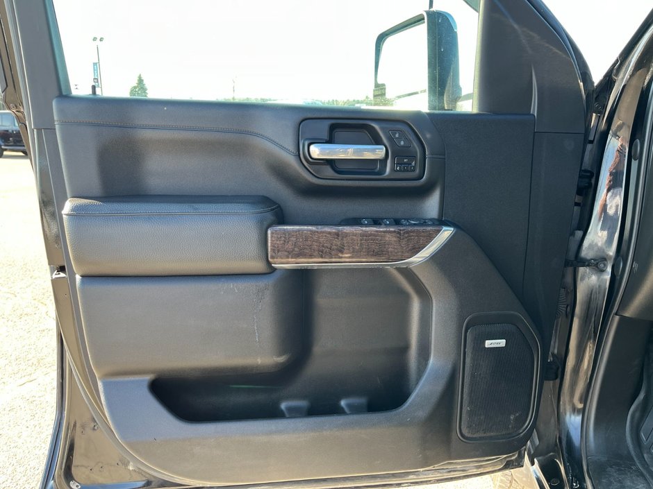 2022 GMC Sierra 3500HD Denali 4WD Crew Cab 8' Box Dually-8