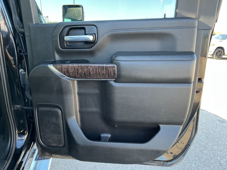 2022 GMC Sierra 3500HD Denali 4WD Crew Cab 8' Box Dually-15