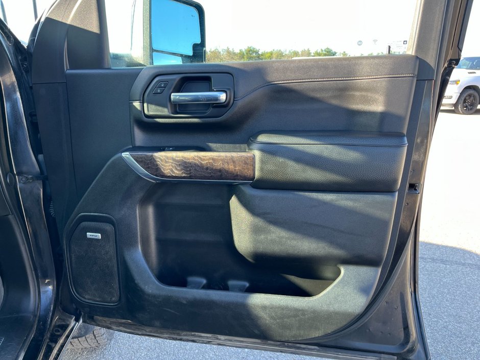 2022 GMC Sierra 3500HD Denali 4WD Crew Cab 8' Box Dually-17