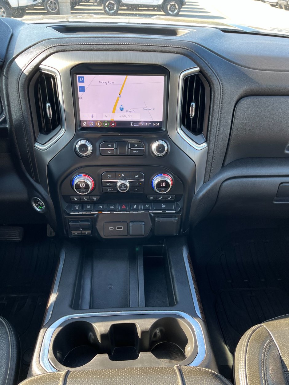 2022 GMC Sierra 3500HD Denali 4WD Crew Cab 8' Box Dually-26