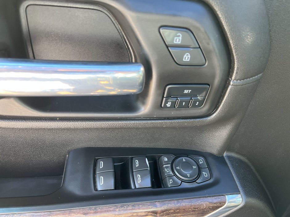 2022 GMC Sierra 3500HD Denali 4WD Crew Cab 8' Box Dually-9