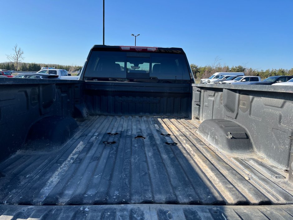 2022 GMC Sierra 3500HD Denali 4WD Crew Cab 8' Box Dually-14