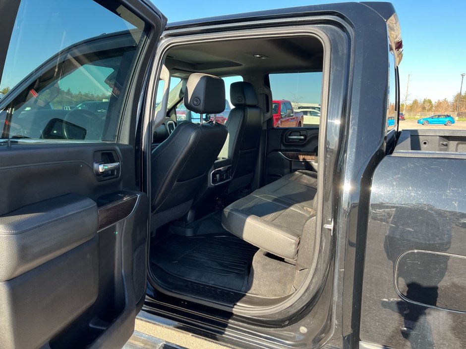 2022 GMC Sierra 3500HD Denali 4WD Crew Cab 8' Box Dually-12