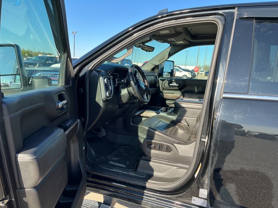 2022 GMC Sierra 3500HD Denali 4WD Crew Cab 8' Box Dually-10