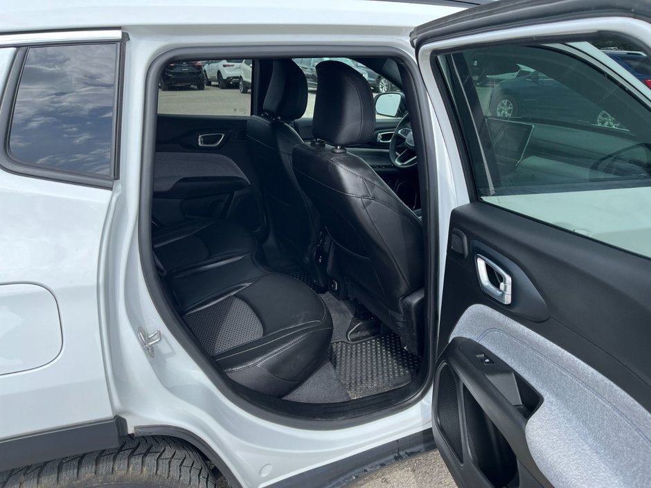 2023 Jeep Compass North 4X4-16