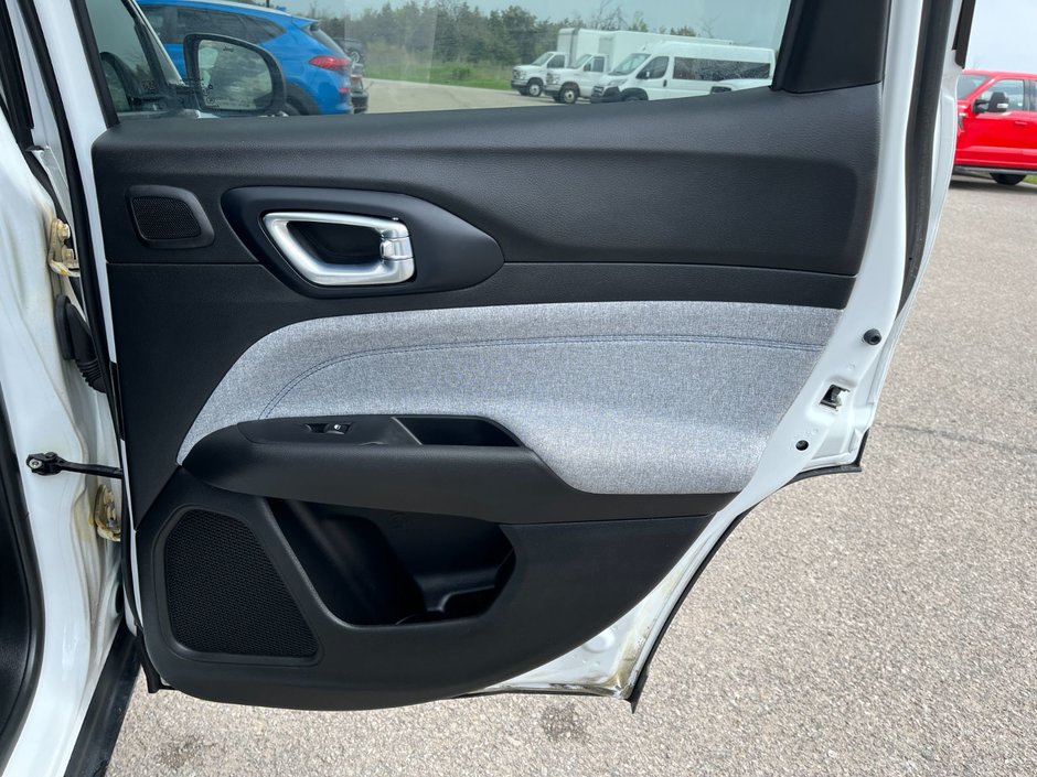 2023 Jeep Compass North 4X4-15
