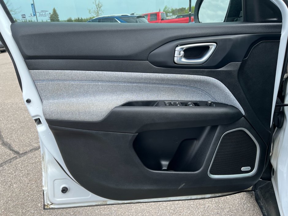 2023 Jeep Compass North 4X4-8