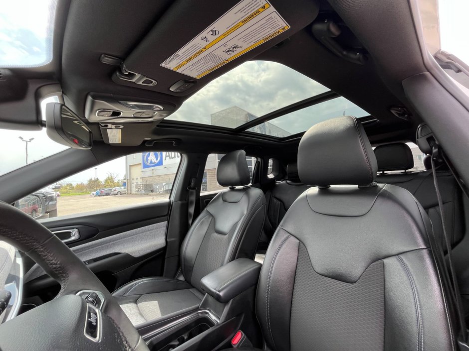 2023 Jeep Compass North 4X4-19