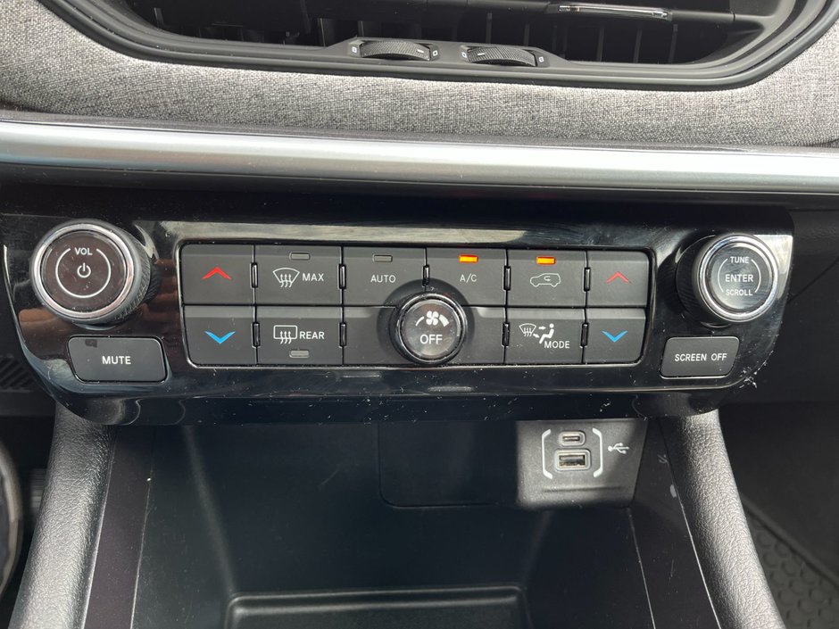 2023 Jeep Compass North 4X4-26