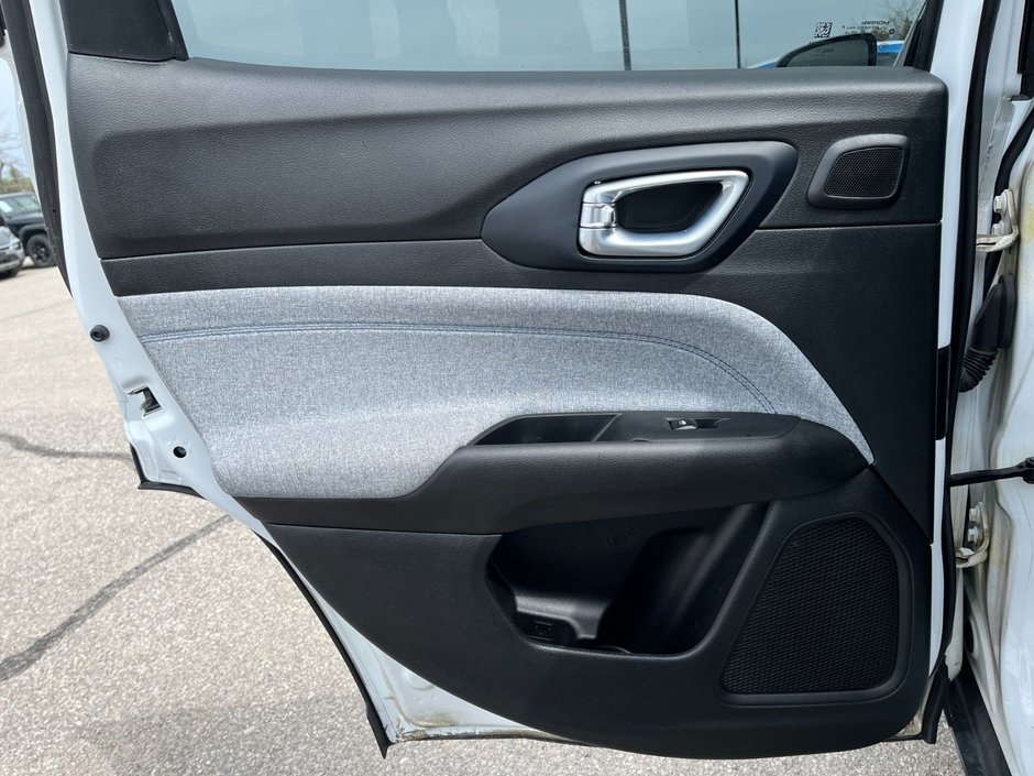 2023 Jeep Compass North 4X4-11