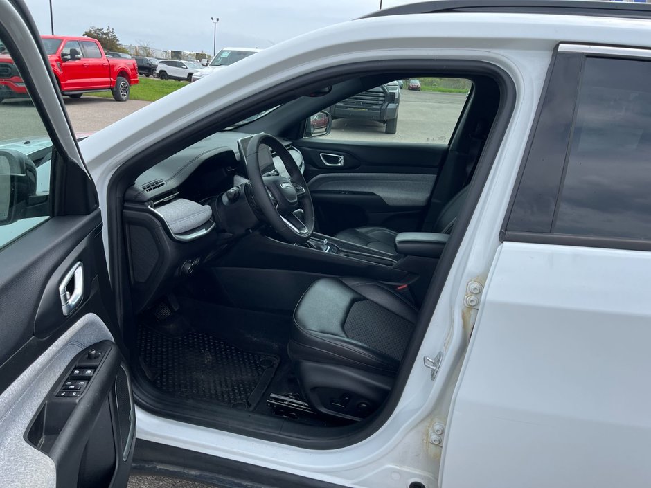 2023 Jeep Compass North 4X4-10