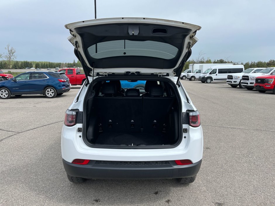 2023 Jeep Compass North 4X4-13