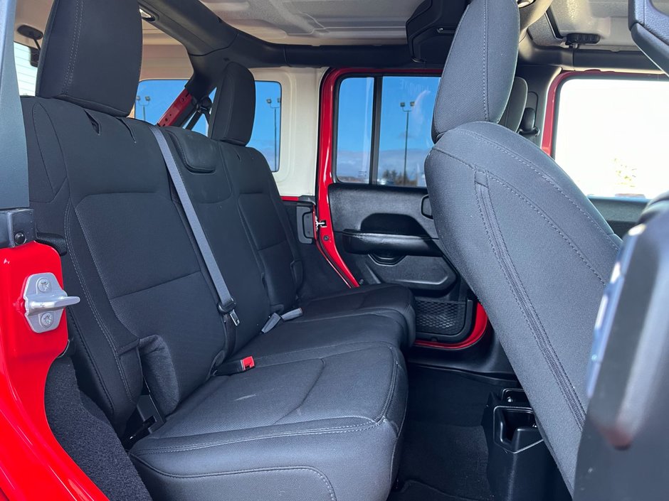 2021 Jeep Wrangler Unlimited Sahara-16