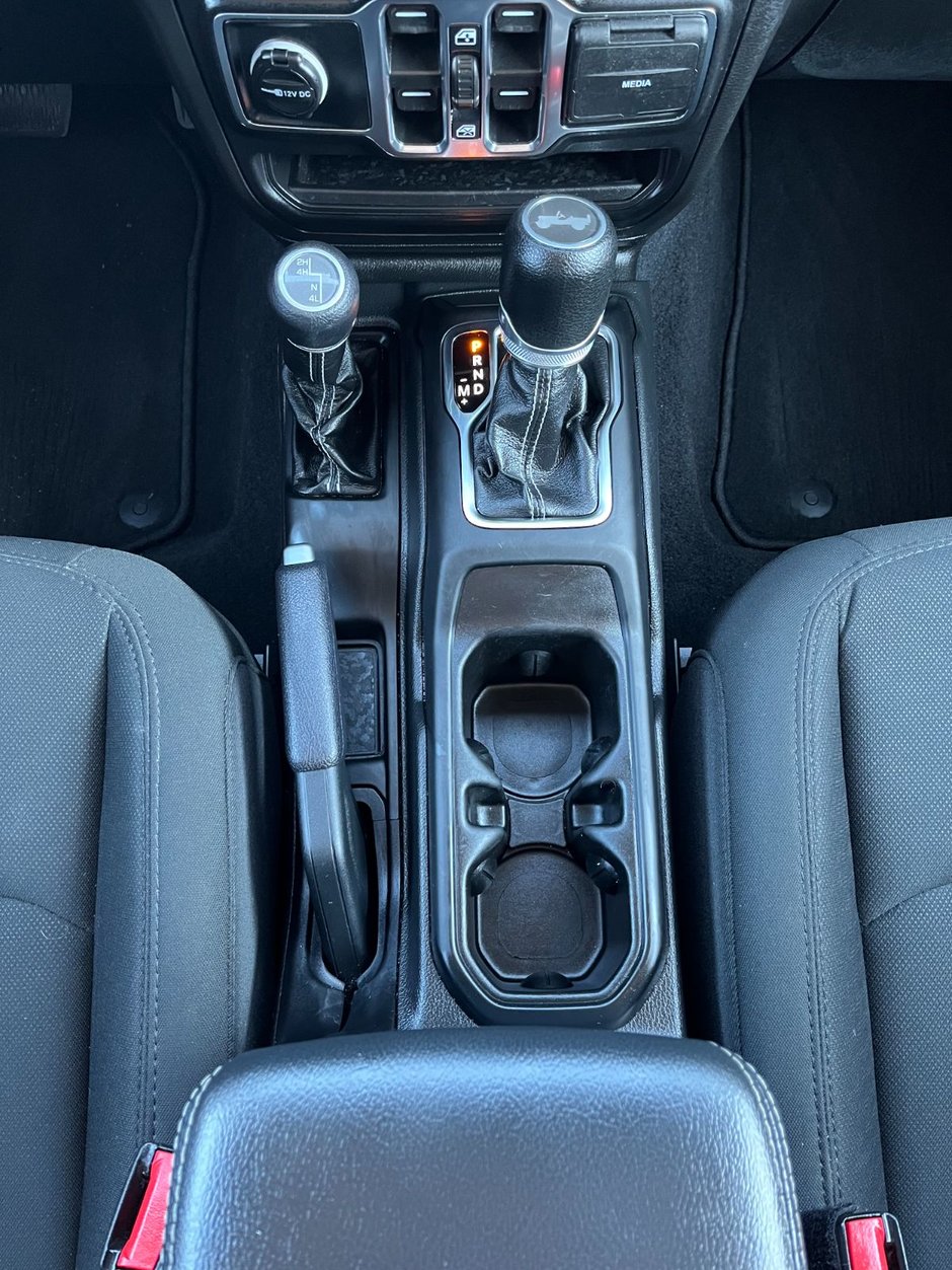 2021 Jeep Wrangler Unlimited Sahara-25