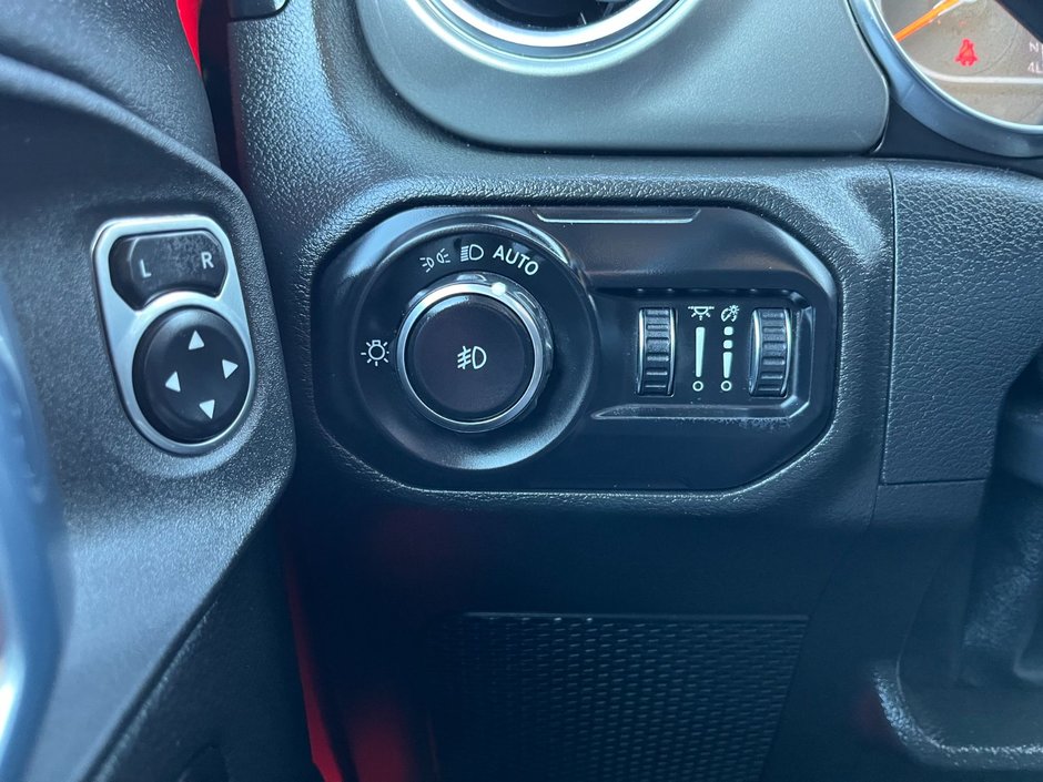 2021 Jeep Wrangler Unlimited Sahara-21