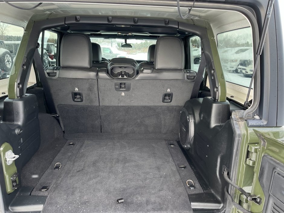 2021 Jeep Wrangler Unlimited Sahara 4x4-14
