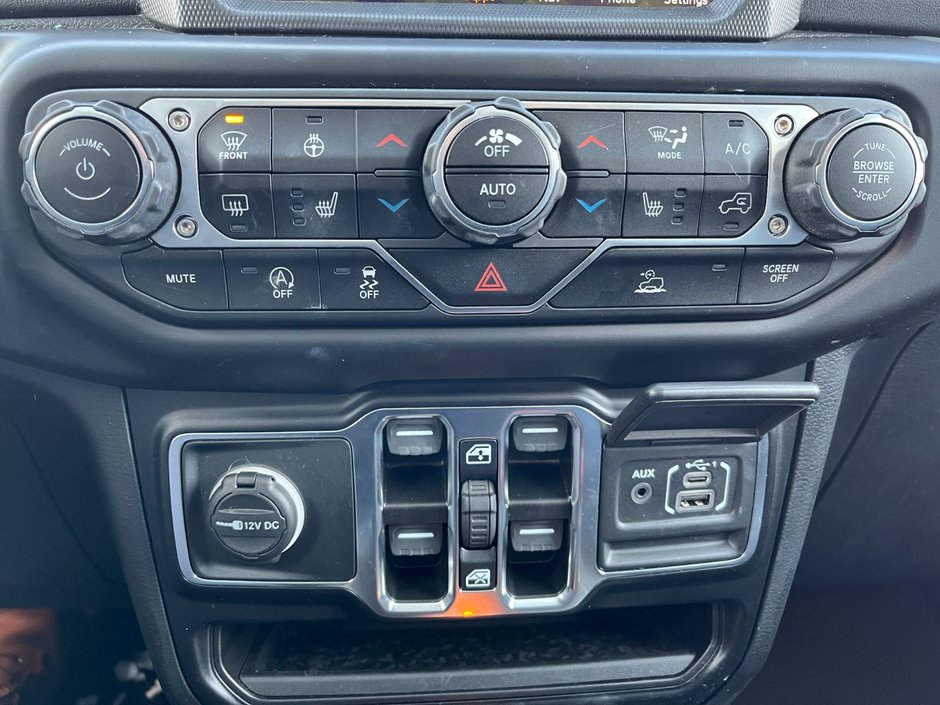 2021 Jeep Wrangler Unlimited Sahara 4x4-26