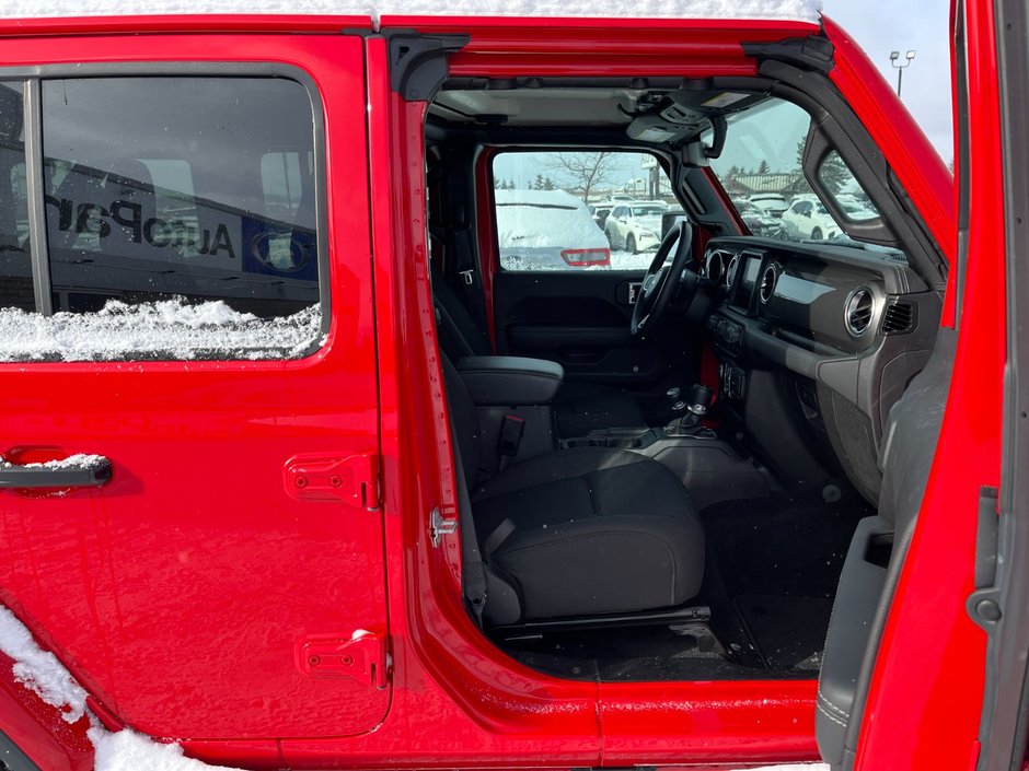 2021 Jeep Wrangler Unlimited Sahara 4x4-18