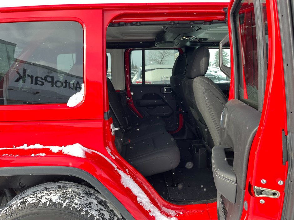 2021 Jeep Wrangler Unlimited Sahara 4x4-16
