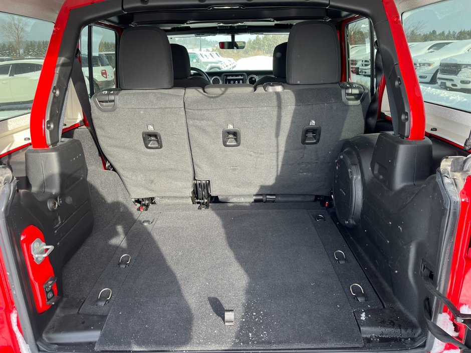 2021 Jeep Wrangler Unlimited Sahara 4x4-14
