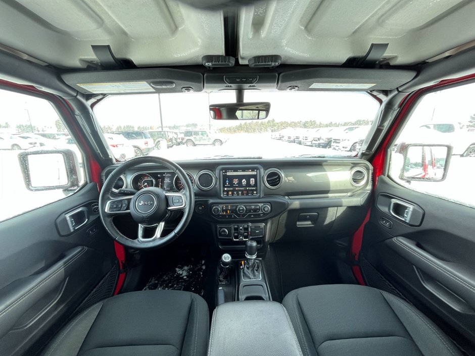 2021 Jeep Wrangler Unlimited Sahara 4x4-19
