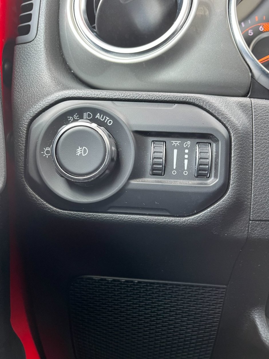 2021 Jeep Wrangler Unlimited Sahara 4x4-21