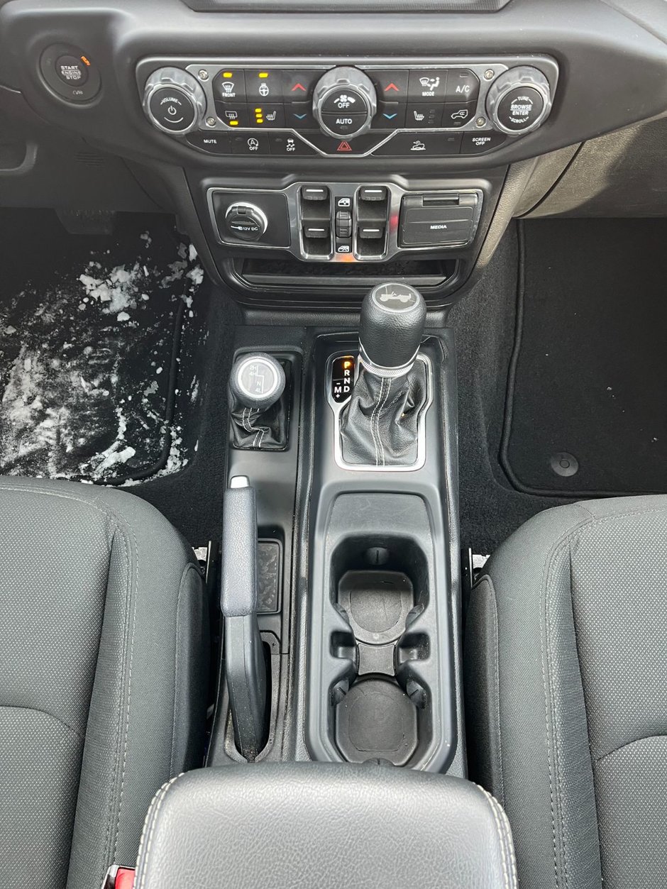 2021 Jeep Wrangler Unlimited Sahara 4x4-25