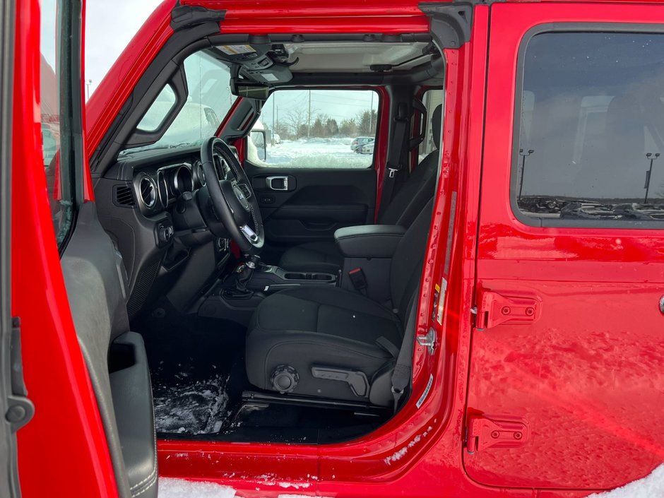 2021 Jeep Wrangler Unlimited Sahara 4x4-10