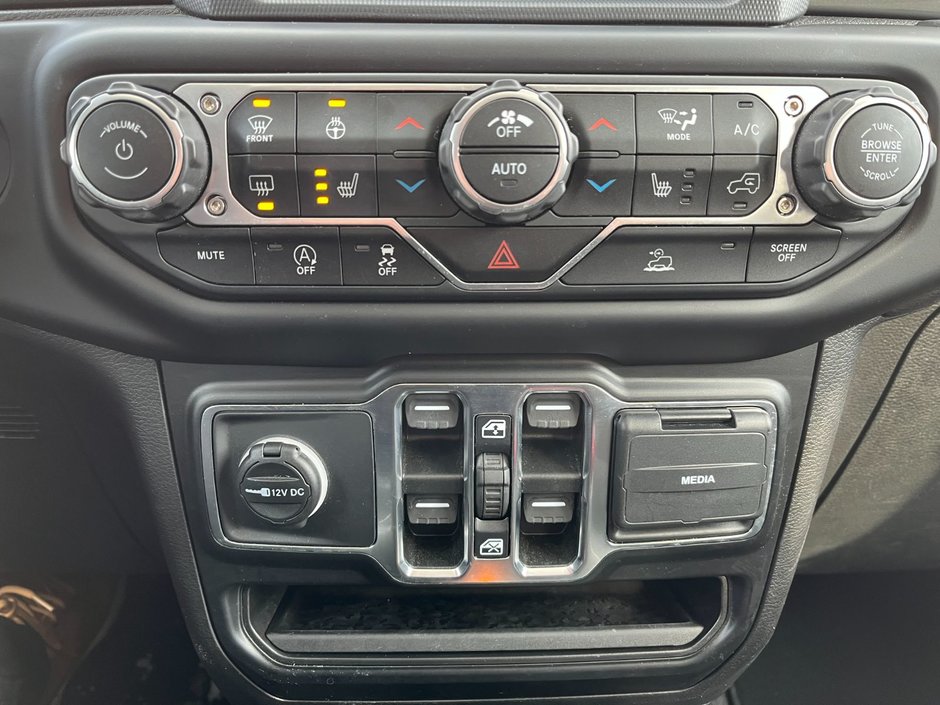 2021 Jeep Wrangler Unlimited Sahara 4x4-26