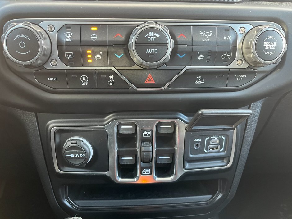 2021 Jeep Wrangler Unlimited Sahara 4x4-25