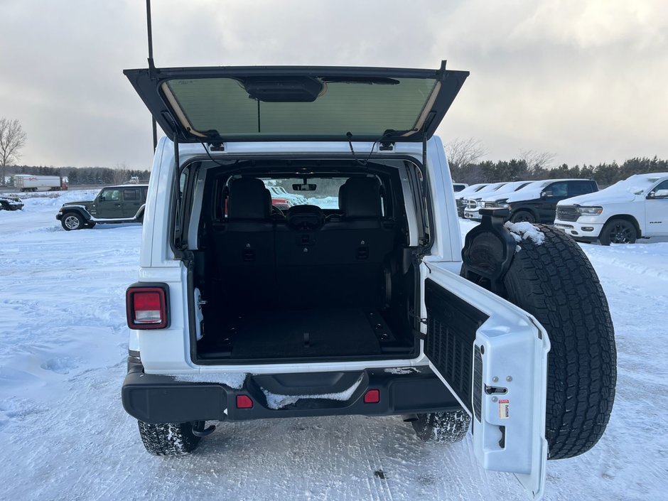 2021 Jeep Wrangler Unlimited Sahara 4x4-13