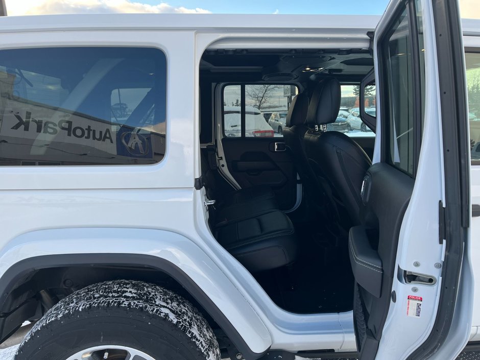 2021 Jeep Wrangler Unlimited Sahara 4x4-16