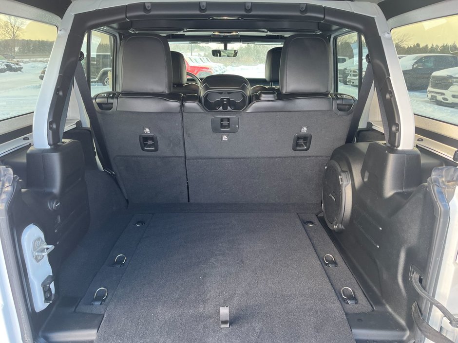 2021 Jeep Wrangler Unlimited Sahara 4x4-14