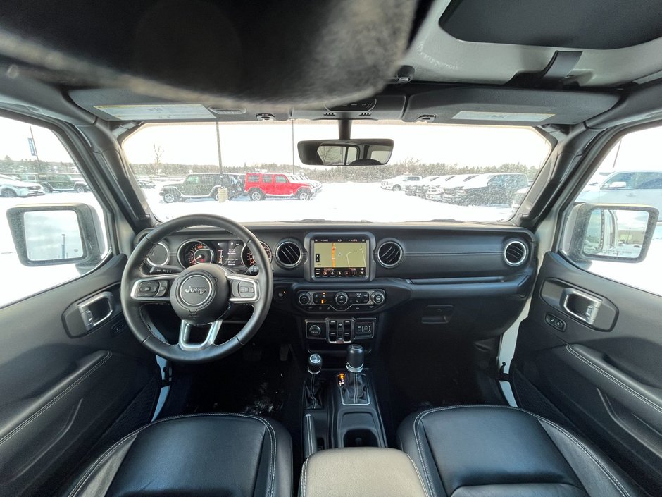 2021 Jeep Wrangler Unlimited Sahara 4x4-19